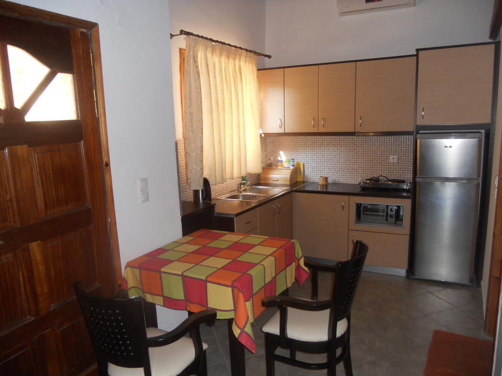 Nadia Apartments Mithimna Habitación foto