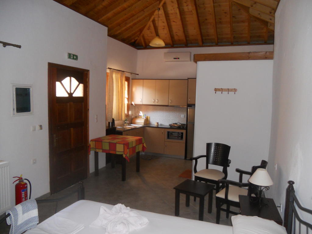 Nadia Apartments Mithimna Habitación foto